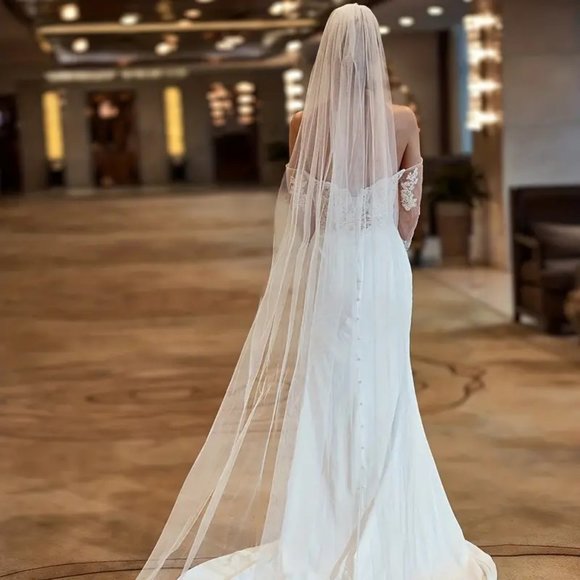 Baroque Style Cathedral Bridal Wedding Veil With Raw Edge and Comb - Picture 4 of 7